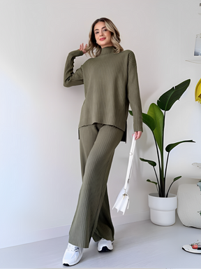 Conjunto Feminino de Tricô com Suéter Mullet Gola Alta e Calça Pantalona - Grace