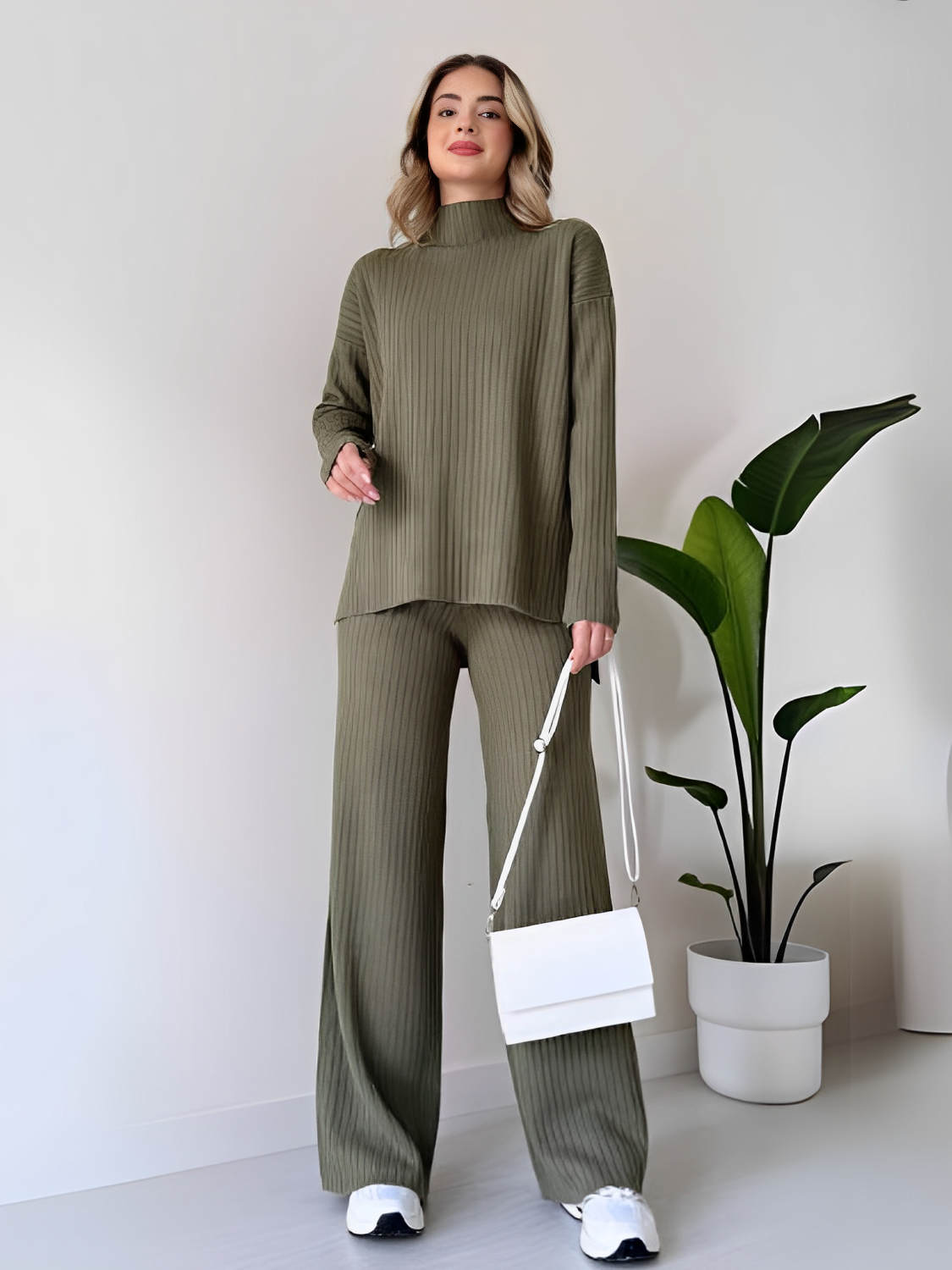 Conjunto Feminino de Tricô com Suéter Mullet Gola Alta e Calça Pantalona - Grace