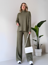 Conjunto Feminino de Tricô com Suéter Mullet Gola Alta e Calça Pantalona - Grace
