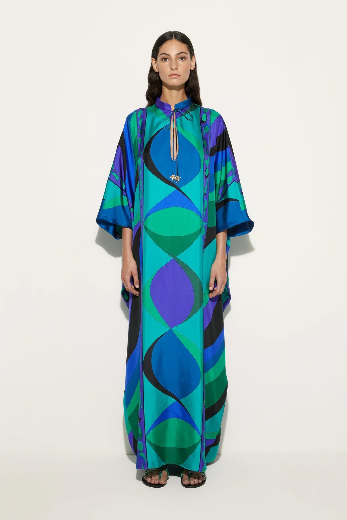 Vestido Kaftan Longo em Cetim com Estampa Psicodélica Iride