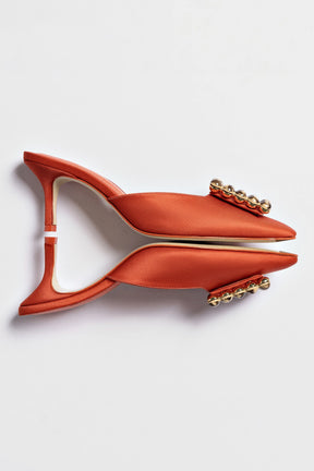Chloe Gosselin by Studio Larroudé: Mule Ava Cetim Laranja