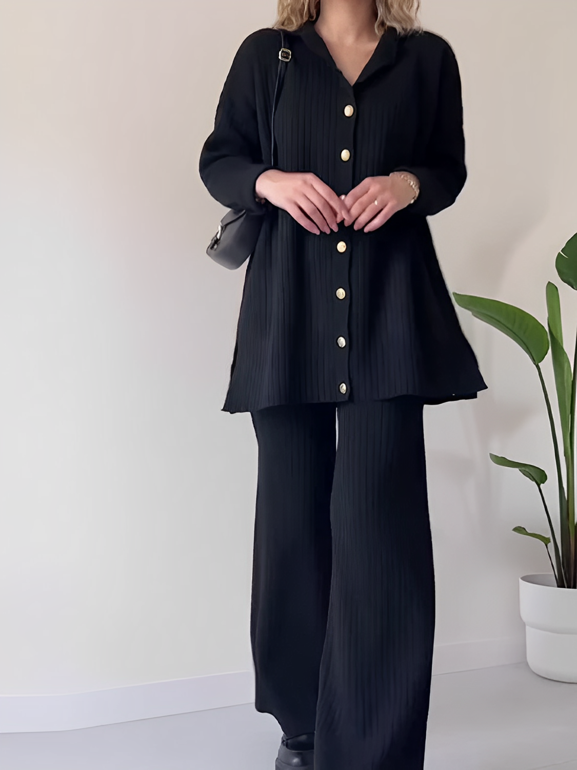 Conjunto Feminino com Camisa Alongada de Botões e Calça Reta com Elástico - Camila