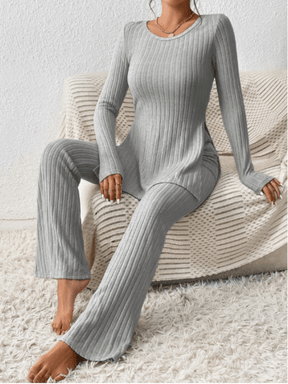 Conjunto Feminino em Tricô com Blusa Mullet Manga Longa com Fendas Laterais e Calça Flare com Cintura Alta Elástica - Sabrina