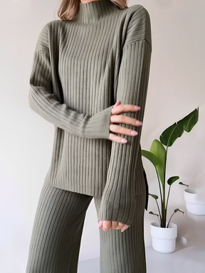 Conjunto Feminino de Tricô com Suéter Mullet Gola Alta e Calça Pantalona - Grace