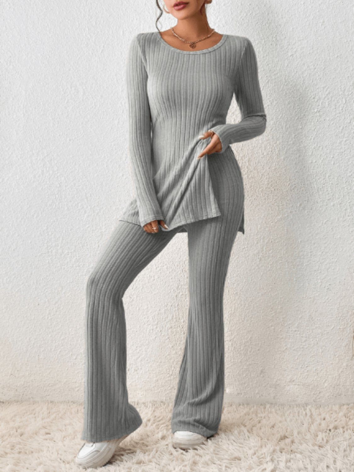 Conjunto Feminino em Tricô com Blusa Mullet Manga Longa com Fendas Laterais e Calça Flare com Cintura Alta Elástica - Sabrina