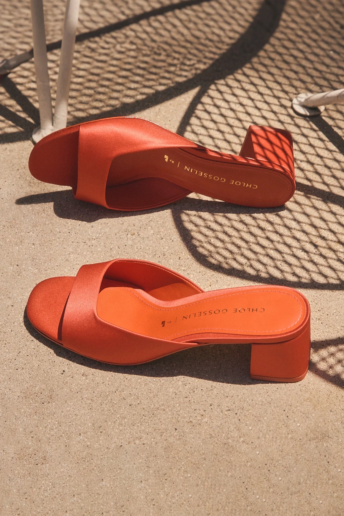 Chloe Gosselin by Studio Larroudé: Mule Anah Cetim Laranja