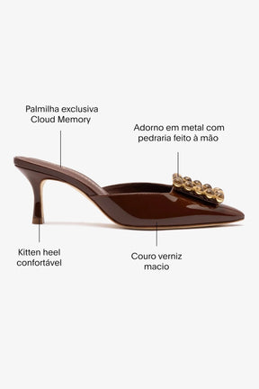 Chloe Gosselin by Studio Larroudé: Mule Ava Couro Marrom