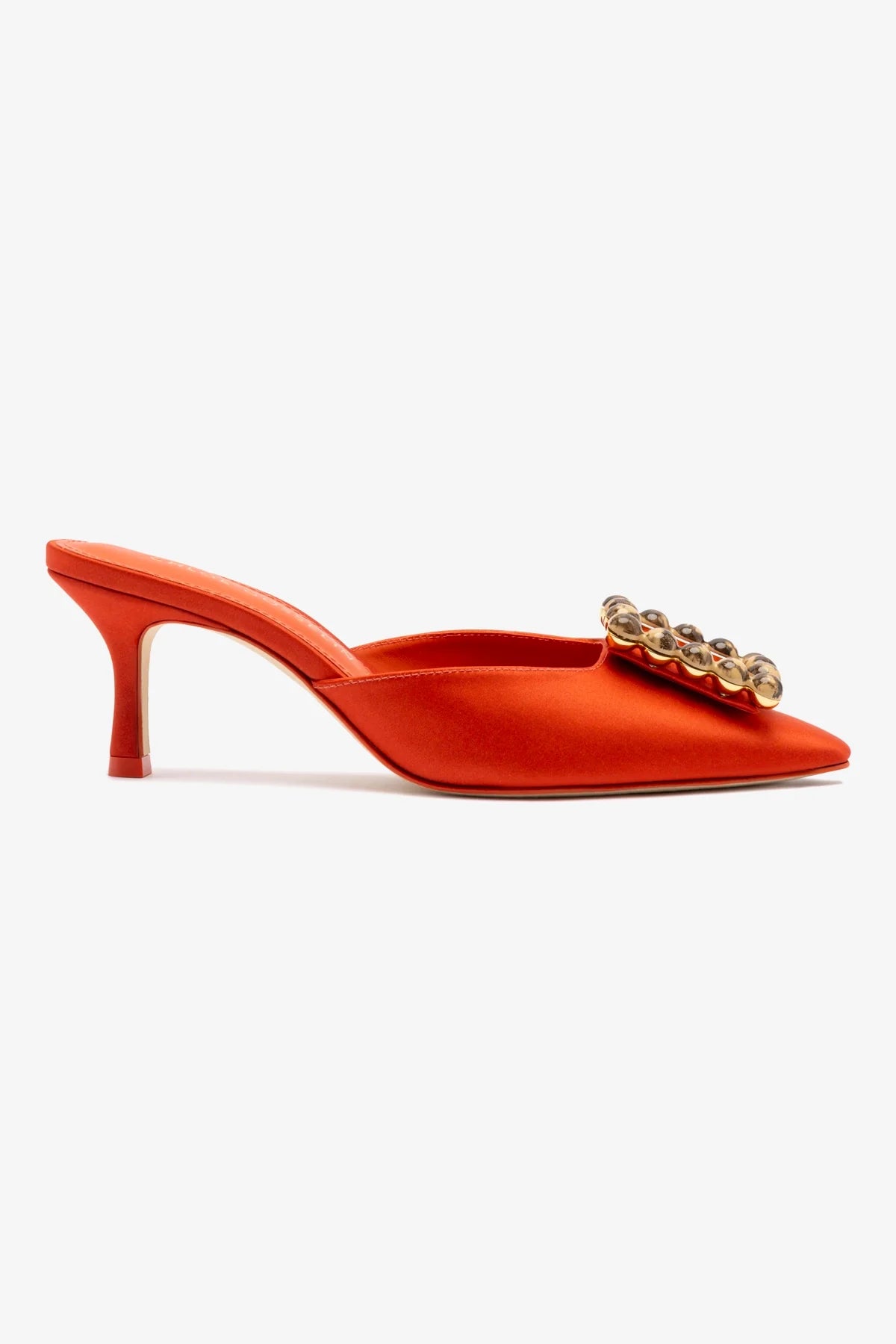 Chloe Gosselin by Studio Larroudé: Mule Ava Cetim Laranja
