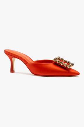 Chloe Gosselin by Studio Larroudé: Mule Ava Cetim Laranja
