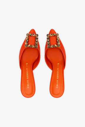 Chloe Gosselin by Studio Larroudé: Mule Ava Cetim Laranja