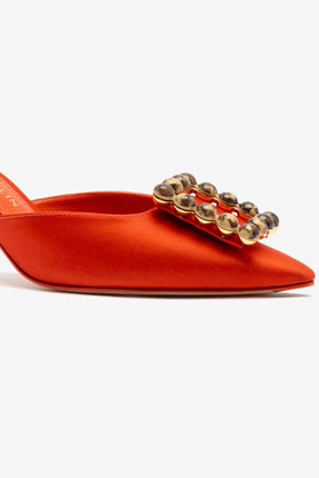 Chloe Gosselin by Studio Larroudé: Mule Ava Cetim Laranja
