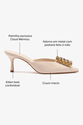 Chloe Gosselin by Studio Larroudé: Mule Ava Couro Off White
