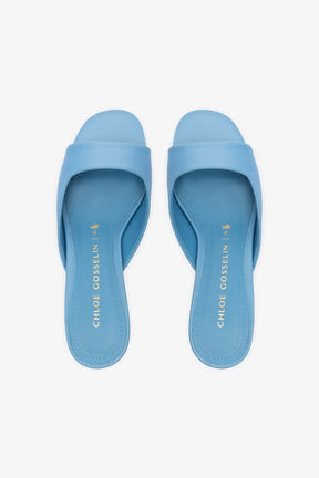 Chloe Gosselin by Studio Larroudé: Mule Anah Cetim Azul