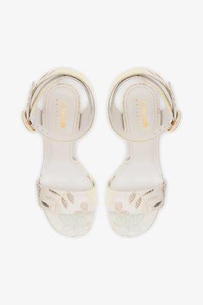 Larroudé x Markarian: Sandália Dolly Brocado Off White