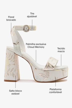 Larroudé x Markarian: Sandália Dolly Brocado Off White
