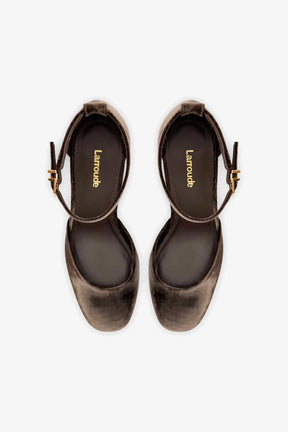 Ari Pump In Expresso Velvet