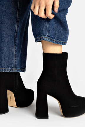 Bota Dolly Camurça Preto