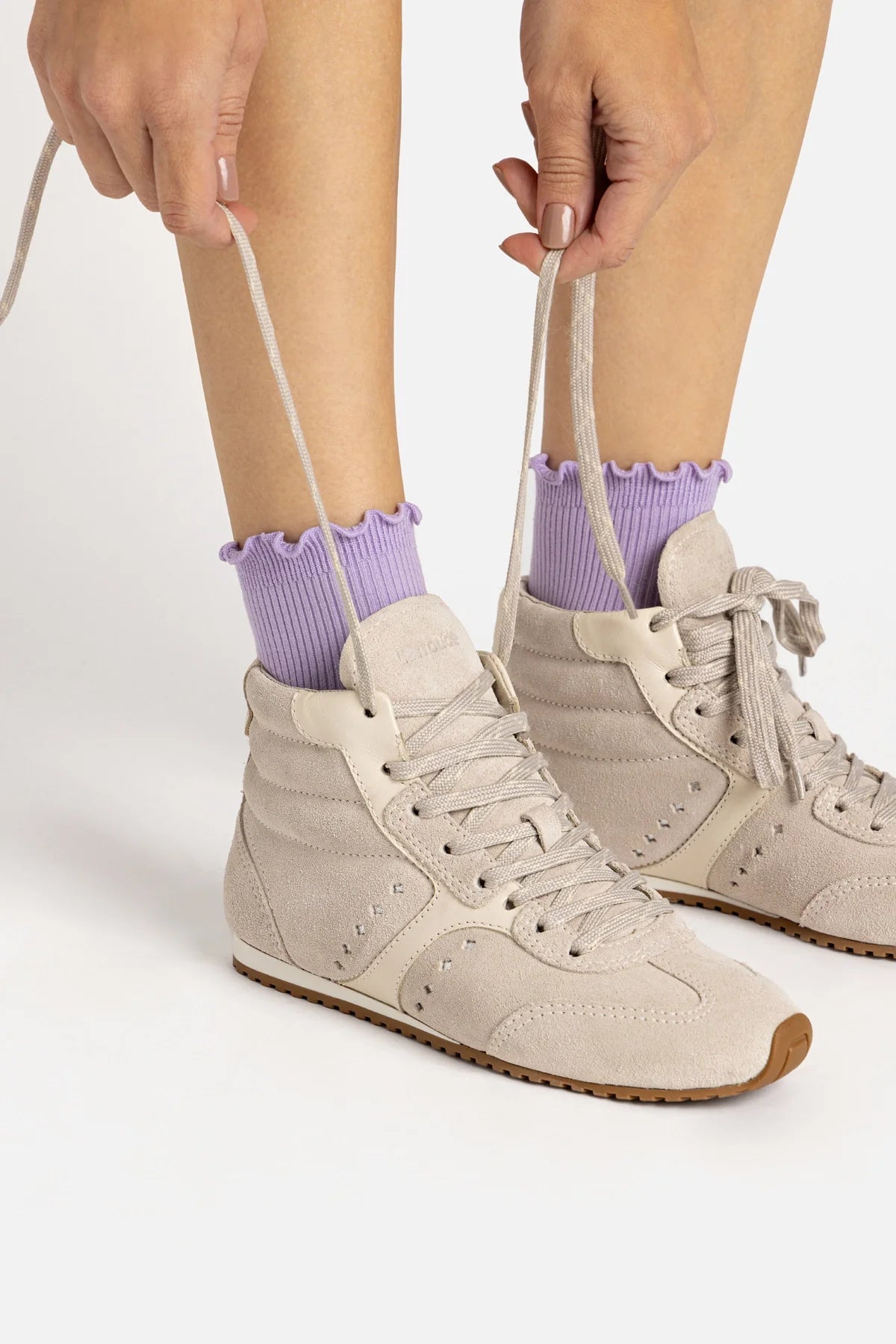 Tênis Cano Médio Stella Camurça Cinza e Couro Off White