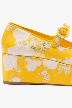 Larroudé x Markarian: Flatform Blair Brocado Amarelo