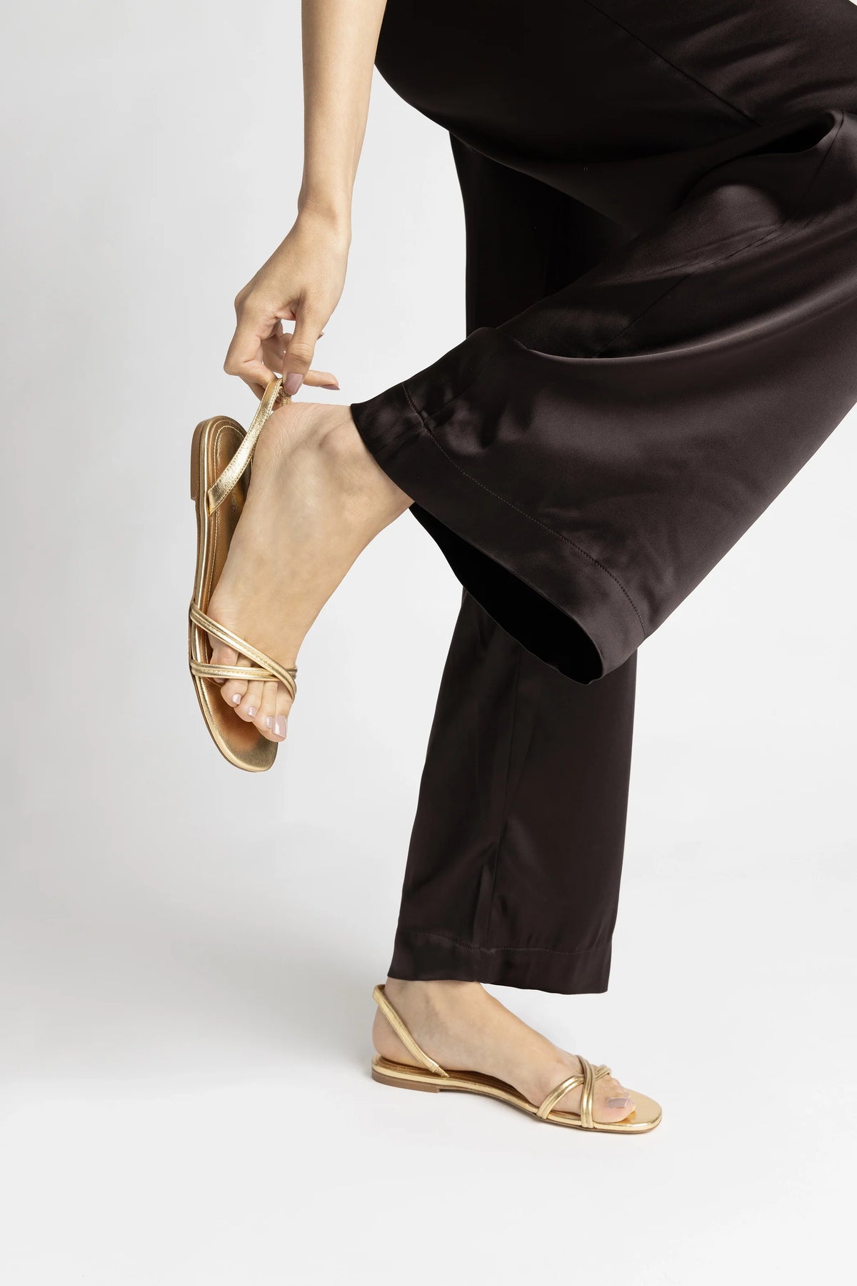 Sandália Flat Annie Couro Dourado