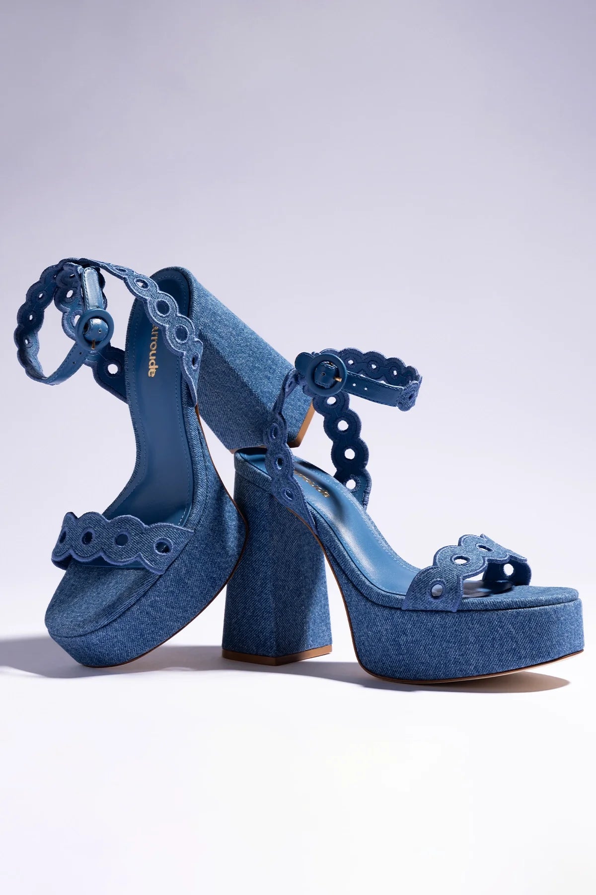 Sandália Dolly Jeans Azul e Broderie