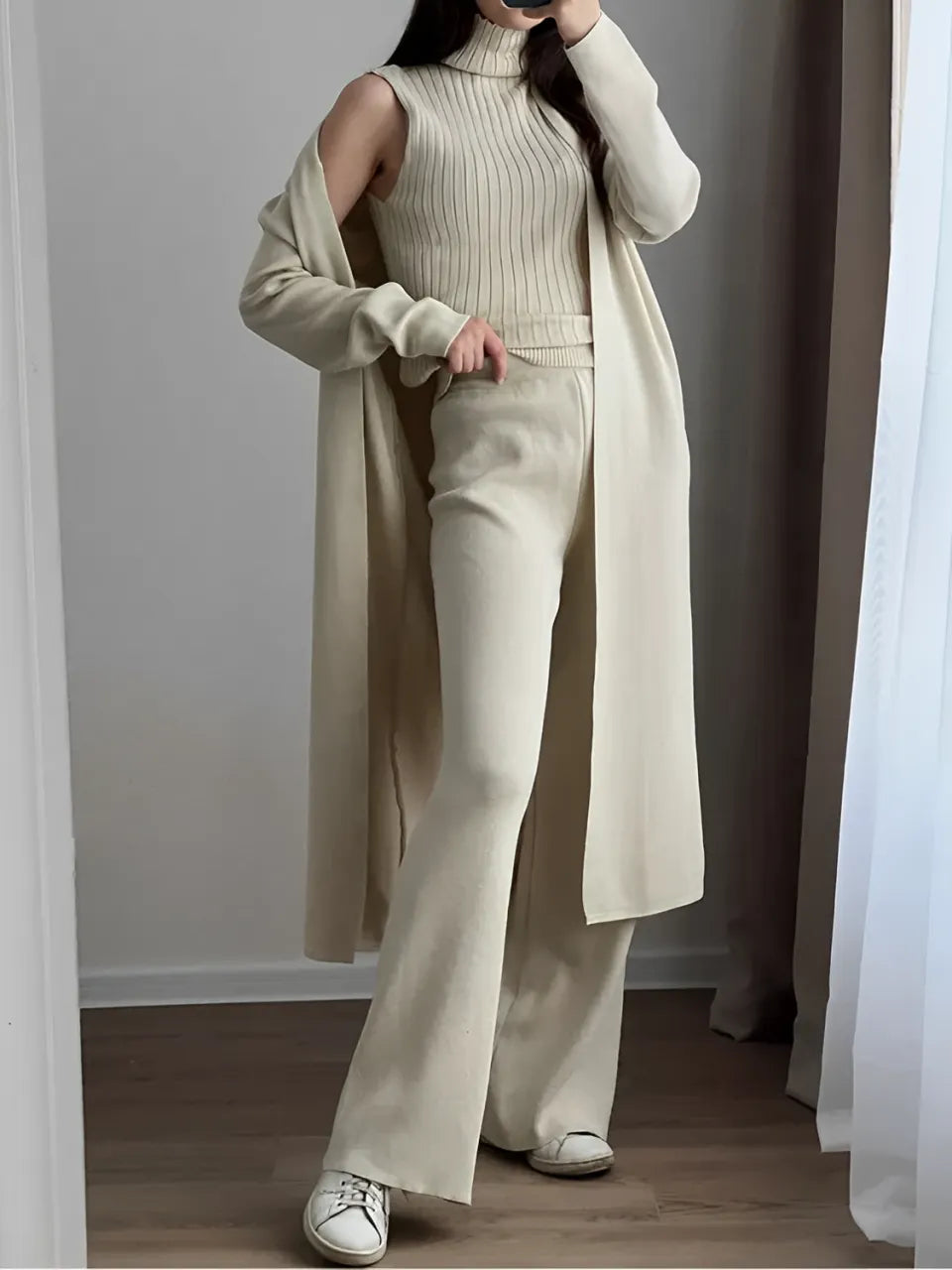 Conjunto Feminino de 3 Peças com Blusa Gola Alta Calça Pantalona de Cintura Elástica e Cardigan Alongado - Lolla