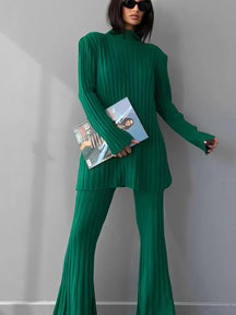 Conjunto Feminino de Tricô com Suéter de Gola Alta e Calça Flare de Cintura Alta - Luna