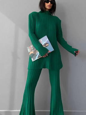 Conjunto Feminino de Tricô com Suéter de Gola Alta e Calça Flare de Cintura Alta - Luna
