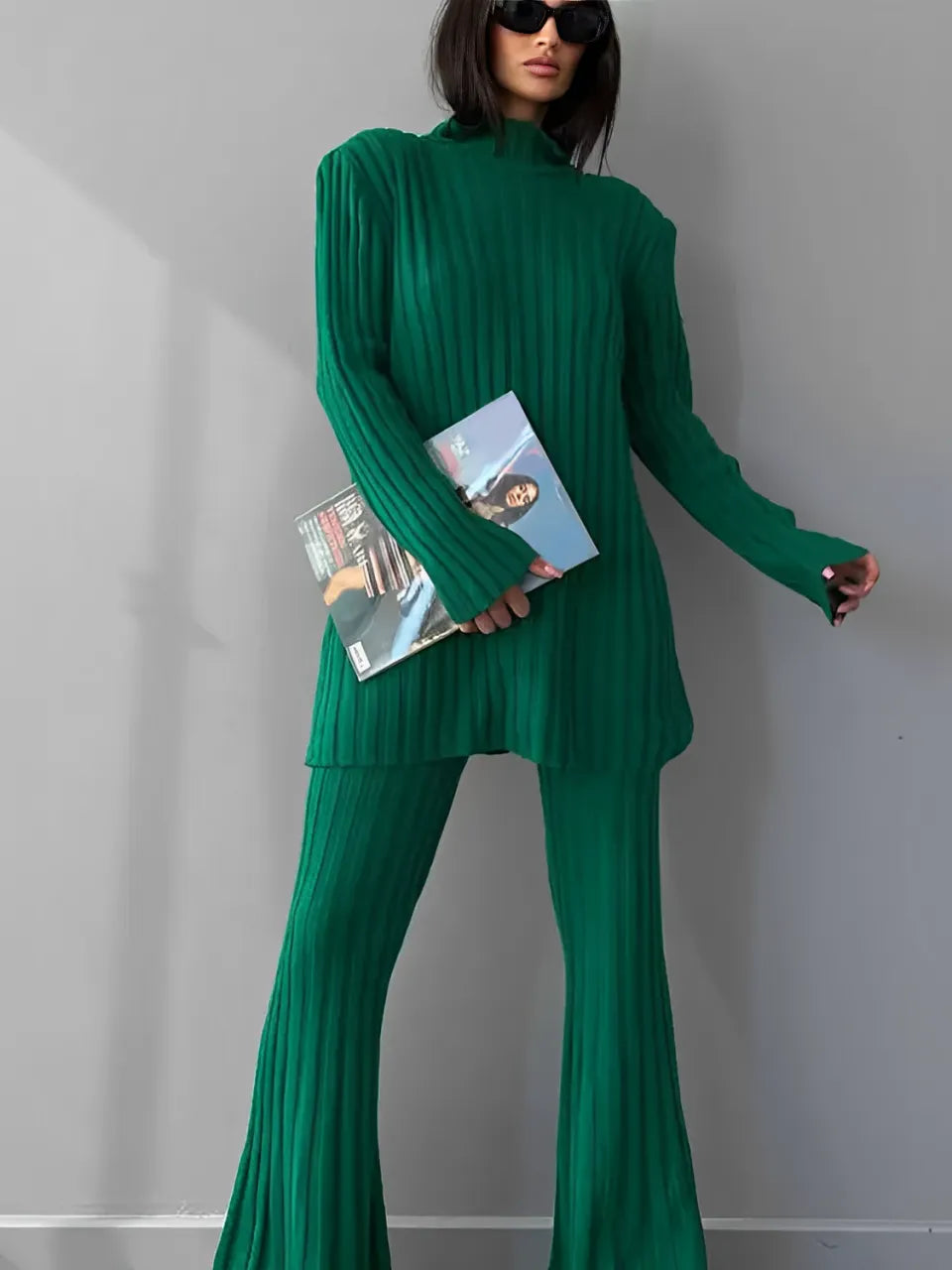 Conjunto Feminino de Tricô com Suéter de Gola Alta e Calça Flare de Cintura Alta - Luna