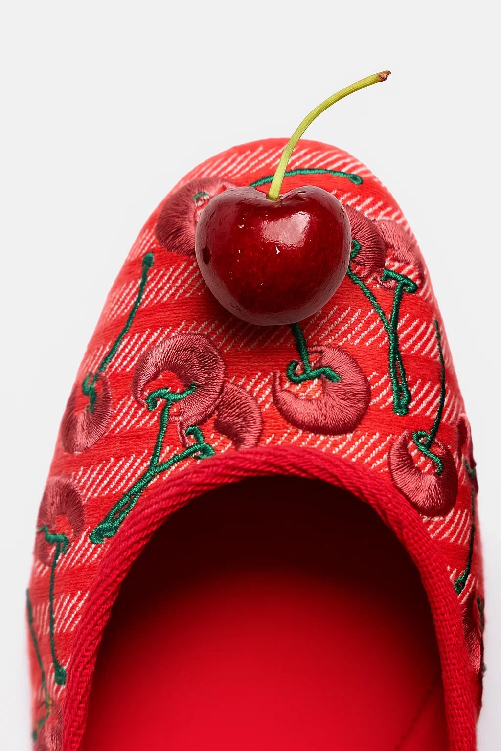 Sapatilha Verona Lona Vermelho e Bordado Cereja