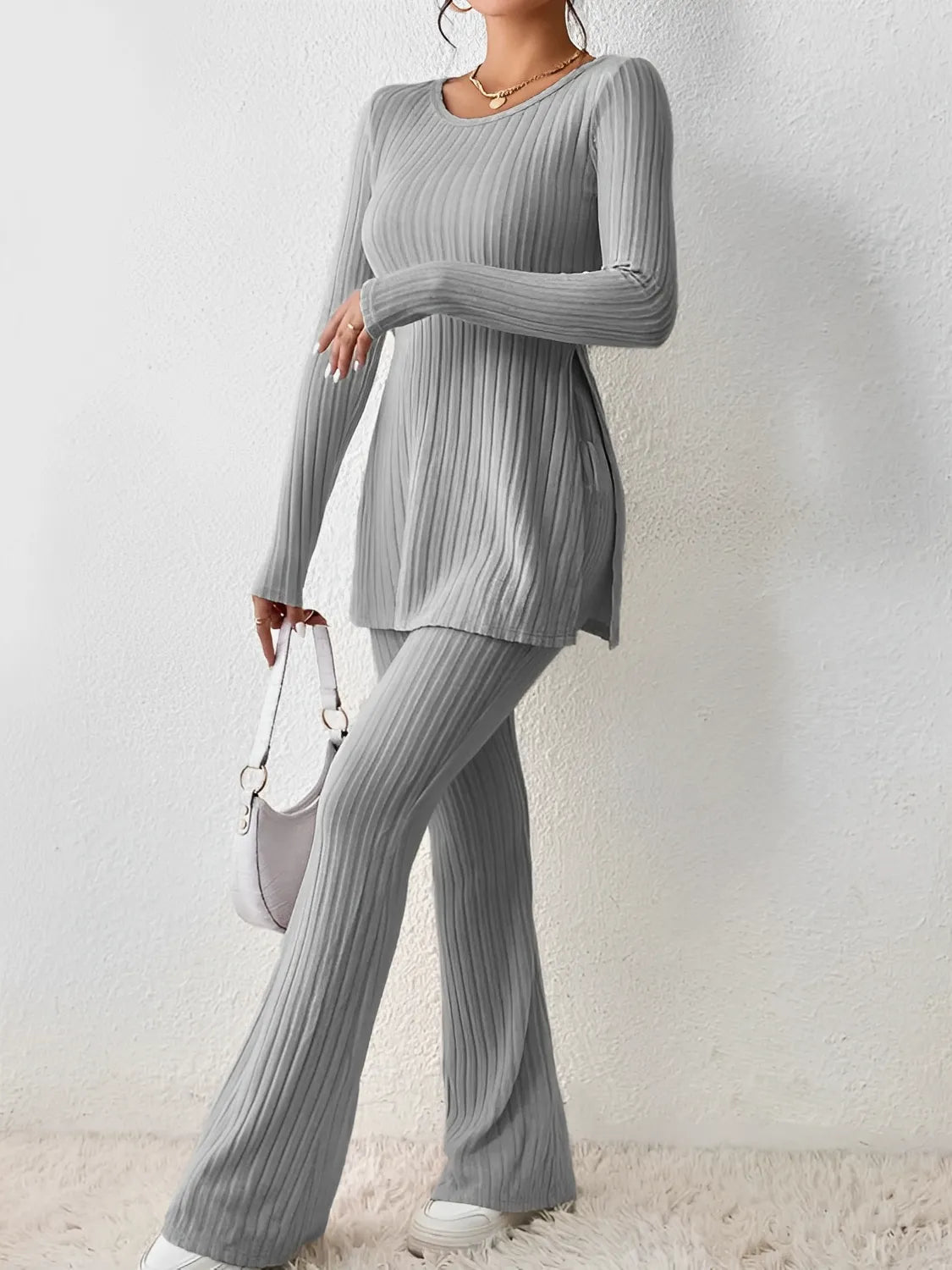 Conjunto Feminino em Tricô com Blusa Mullet Manga Longa com Fendas Laterais e Calça Flare com Cintura Alta Elástica - Sabrina