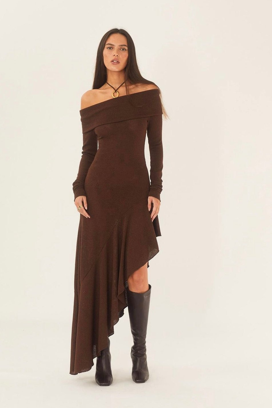Vestido Midi de Tricot com Decote Ombro a Ombro e Saia Flare - Alisa